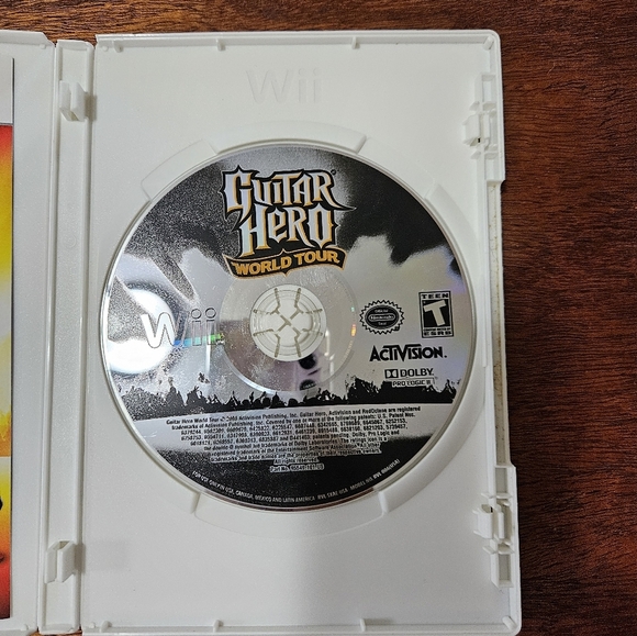 Guitar Hero World Tour for Wii - Red Cover - Picture 4 of 4